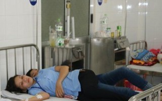 Bến Tre: 50 công nhân nhập viện nghi bị ngộ độc thực phẩm