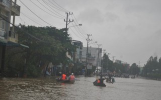 Cận cảnh nhiều địa phương bị chia cắt vì mưa lũ ở Bình Định