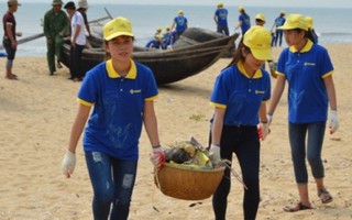 Thừa Thiên-Huế hỗ trợ người dân ảnh hưởng bởi cá chết bất thường 