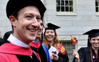 Nhà sáng lập Facebook nhận bằng ĐH Harvard sau 13 năm bỏ học