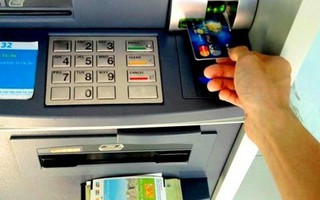Ngân hàng Nhà nước yêu cầu dừng tăng phí rút tiền nội mạng ATM