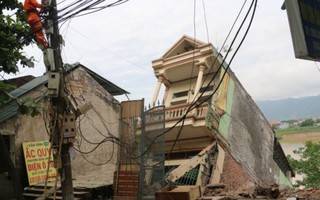 Hòa Bình: 'Hà bá nuốt nhà', hơn 100 người dân phải sơ tán