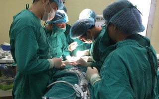 Lần đầu tiên phẫu thuật u tuyến giáp qua đường miệng