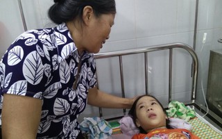 Hà Nội: Người thân trắng đêm chăm khoảng 100 trẻ mầm non nhập viện nghi ngộ độc thực phẩm