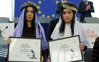 2 cô gái bị IS lạm dụng tình dục nhận giải thưởng Nghị viện Châu Âu
