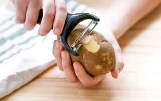 2 lý do bạn không nên vứt vỏ khoai tây 