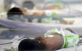 Ấn Độ: Bác sĩ 'dỏm' tàn nhẫn cắt bộ phận sinh dục trẻ sơ sinh 