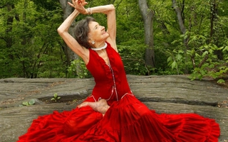 Yoga khiến cụ bà 100 tuổi trẻ đến khó tin