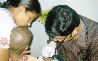 Điều kỳ diệu đến với cậu bé nhiễm HIV được điều trị sớm ARV