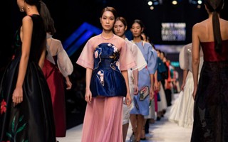 Những nàng thơ trong vườn hồng tại Vietnam International Fashion Week 