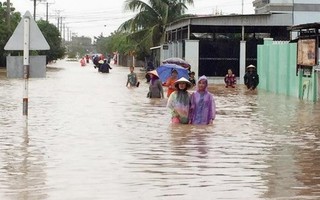 Ninh Thuận khẩn trương di dời dân vùng ngập lụt đến nơi an toàn