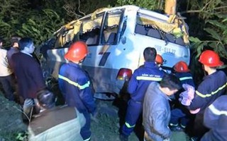 1 nạn nhân nữ tử vong trong xe khách lao vực ở Lào Cai