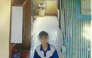 Hà Nội: Truy tìm thanh niên lẻn vào nhà vệ sinh sàm sỡ học sinh