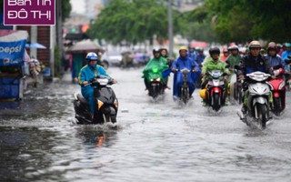 Sài Gòn mưa lớn gây ngập cục bộ nhiều nơi