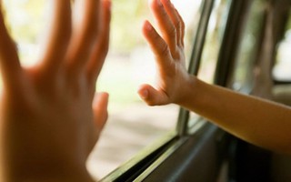 6 kỹ năng giúp trẻ thoát khỏi ô tô khi bị bỏ quên