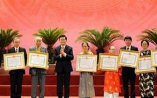 Tác giả Nguyễn Thị Tài Hồng được trao tặng Giải thưởng Nhà nước 2017