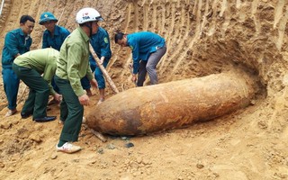 Nghệ An: Phát hiện quả bom nặng 1,3 tấn trong vườn nhà dân