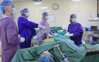 Xương cá đâm thủng ruột non nữ bệnh nhân 38 tuổi 