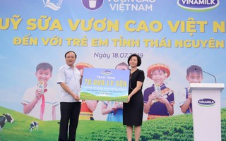 Quỹ sữa Vươn cao Việt Nam và Vinamilk trao tặng 70.000 ly sữa cho trẻ em tỉnh Thái Nguyên