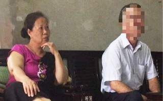 Hà Nội: Hai bé bỏng nặng vì bị hàng xóm hắt nồi nước luộc bầu vào người
