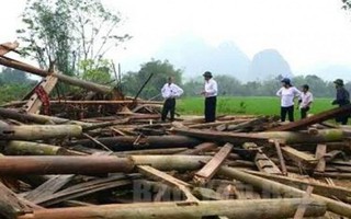 Lốc xoáy kinh hoàng ở Lục Yên 