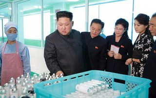 Nhà lãnh đạo Triều Tiên Kim Jong-un khuyến khích phụ nữ làm đẹp