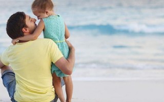 Những chuyện bố 'thủ thỉ' với con gái tốt hơn mẹ