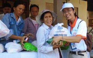 ‘Thương về miền Trung’ đến với phụ nữ nghèo Phú Vang