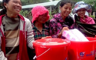 20.500 bộ dụng cụ vệ sinh cho phụ nữ nghèo vùng hạn 