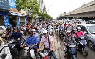 Hà Nội cấm xe máy trong khi phương tiện công cộng không đủ