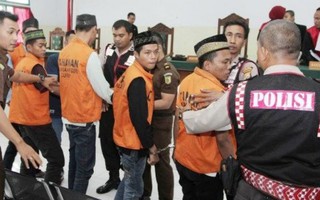 Kẻ phạm tội ấu dâm Indonesia đầu tiên bị tuyên án thiến hóa học