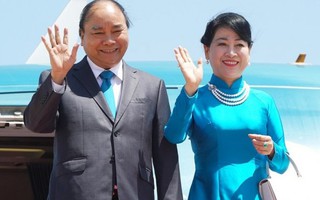 Thủ tướng và Phu nhân lên đường dự Hội nghị cấp cao ASEAN-Hàn Quốc