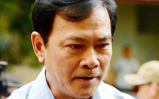 Nguyễn Hữu Linh 'chạy trốn' phóng viên khi đến tòa
