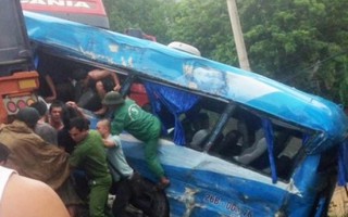 Tai nạn liên hoàn, 1 xe khách lao xuống vực dốc Cun 