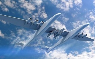 Máy bay 2 thân lớn nhất thế giới hoàn thành chuyến bay thử đầu tiên