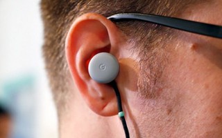 Google ra mắt tai nghe có thể dịch 40 ngôn ngữ