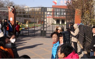 Bạo hành trẻ em mầm non rúng động Trung Quốc 