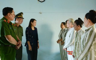 Chủ tịch Hội LHPN Việt Nam thăm nữ phạm nhân dịp Tết tại Trại giam Thủ Đức
