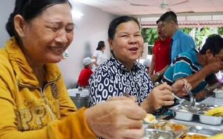 'Bếp yêu thương’ san sẻ với bệnh nhân nghèo