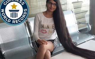 Kỷ lục Guiness thế giới của cô gái tóc mây dài hơn 1,7 m