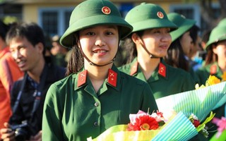5 nữ thanh niên Hà Nội tình nguyện nhập ngũ