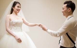 MC Thành Trung đưa cô dâu 9x đi chọn váy cưới