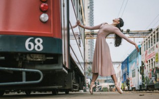 Ngắm vũ điệu ballet mê hoặc trên đường phố Hồng Kông