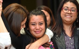 Cô gái El Salvador ngồi tù vì sảy thai được xử trắng án