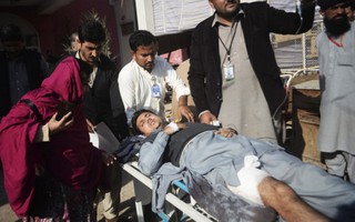 Taliban giả dạng phụ nữ tấn công đại học ở Pakistan