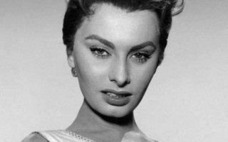 'Báu vật điện ảnh' Sophia Loren: Quá khứ bất hạnh vẽ nên hào quang