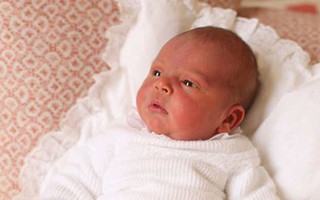 Hoàng gia Anh công bố hình ảnh tuyệt đẹp đầu tiên của Hoàng tử Louis 