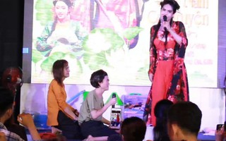Ca sĩ hát lô tô lấy nước mắt khán giả khi diễn Phạm Công - Cúc Hoa