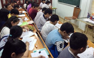 Hà Nội: Trường THCS 'top' đầu thi tuyển, phụ huynh cuống quýt tìm lớp học thêm cho con