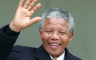 Bức thư viết sau song sắt thấm đẫm tình cha con của Nelson Mandela